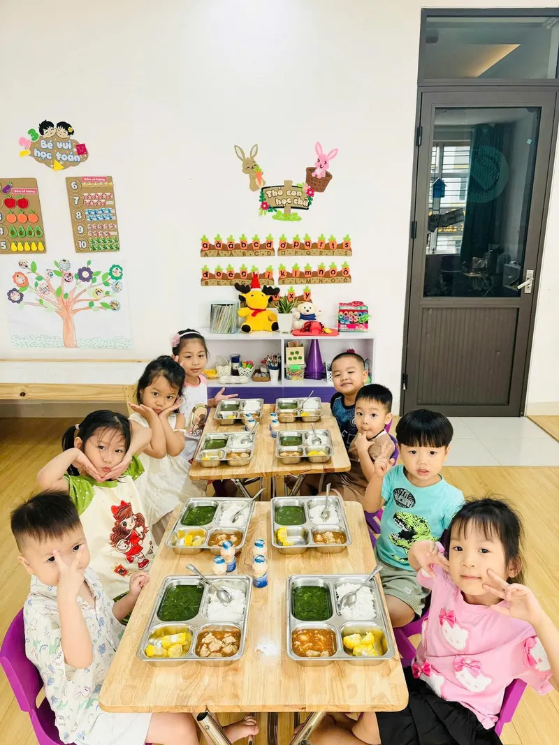 Bữa trưa của con